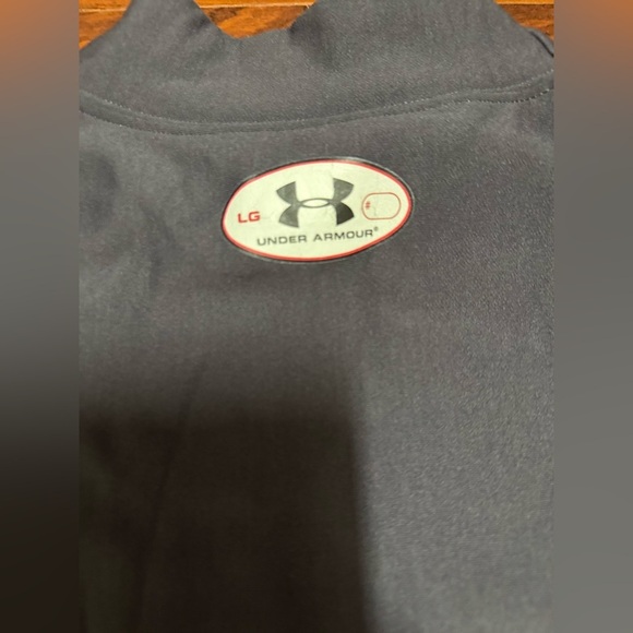 Under Armour Black Performance Top - Picture 5 of 5